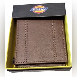 💚🌼NWT Dickies Brown Leather Wallet